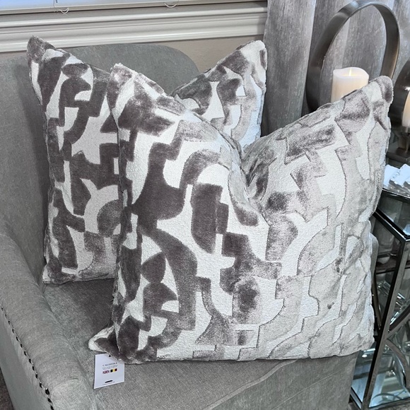 1-NWT CALDEIRA CUT VELVET DESIGN DECORATIVE PILLOWS Read description for details - Picture 15 of 16